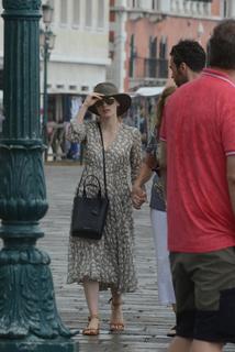 Jessica Chastain feet photo thumbnail