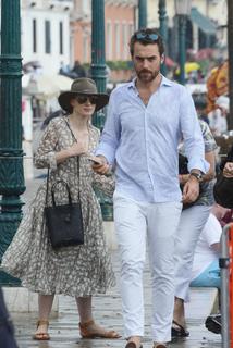 Jessica Chastain feet photo thumbnail