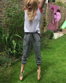 Fearne Cotton feet photo thumbnail