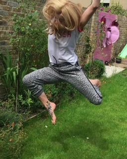 Fearne Cotton feet photo thumbnail