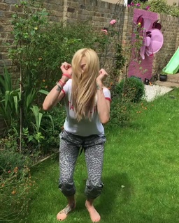 Fearne Cotton feet photo thumbnail