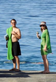 Hilary Swank feet photo thumbnail