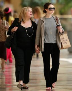 Michelle Trachtenberg feet photo thumbnail