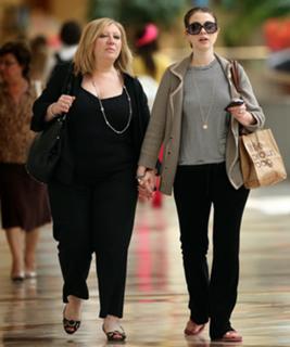 Michelle Trachtenberg feet photo thumbnail