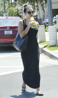 Lea Michele feet photo thumbnail