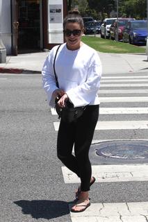 Lea Michele feet photo thumbnail