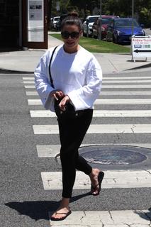 Lea Michele feet photo thumbnail
