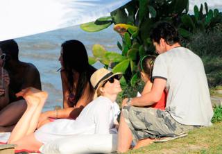 Mariana Ximenes feet photo thumbnail