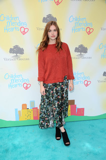 Holland Roden feet photo thumbnail