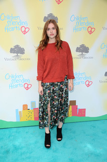 Holland Roden feet photo thumbnail
