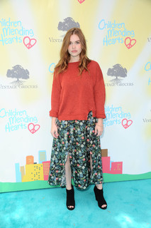 Holland Roden feet photo thumbnail