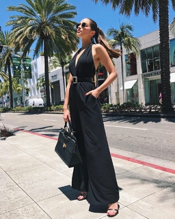 Olivia Culpo feet photo thumbnail