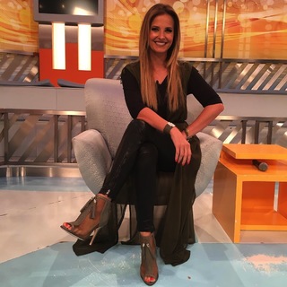 Cristina Ferreira feet photo thumbnail