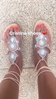 Cristina Ferreira feet photo thumbnail