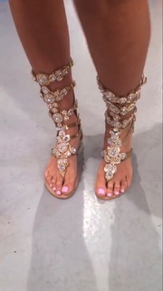 Cristina Ferreira feet photo thumbnail