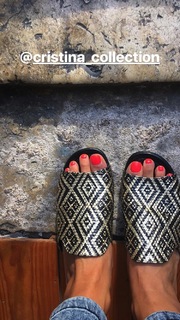 Cristina Ferreira feet photo thumbnail