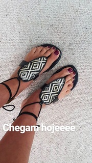 Cristina Ferreira feet photo thumbnail