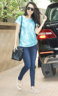 Shraddha Kapoor feet photo thumbnail