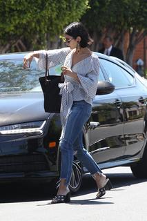 Vanessa Hudgens feet photo thumbnail