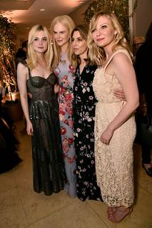 Kirsten Dunst feet photo thumbnail