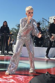 Katy Perry feet photo thumbnail
