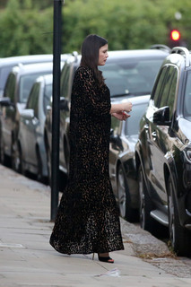 Liv Tyler feet photo thumbnail