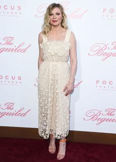 Kirsten Dunst feet photo thumbnail