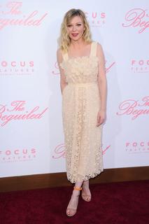 Kirsten Dunst feet photo thumbnail