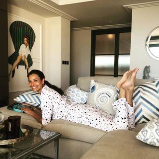 Melanie Sykes feet photo thumbnail