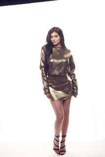 Kylie Jenner feet photo thumbnail