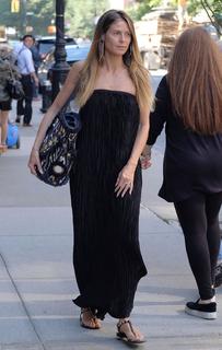 Heidi Klum feet photo thumbnail