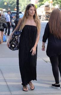 Heidi Klum feet photo thumbnail