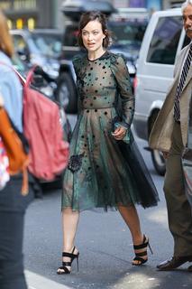 Olivia Wilde feet photo thumbnail