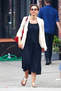 Maggie Gyllenhaal feet photo thumbnail