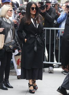 Salma Hayek feet photo thumbnail