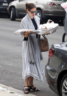 Jennifer Garner feet photo thumbnail