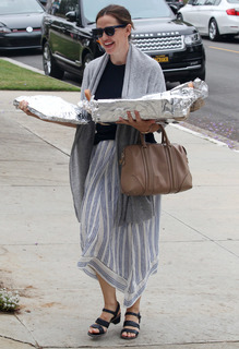 Jennifer Garner feet photo thumbnail