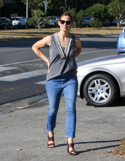 Jennifer Garner feet photo thumbnail