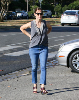 Jennifer Garner feet photo thumbnail
