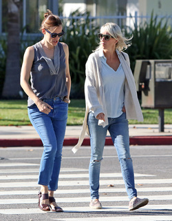 Jennifer Garner feet photo thumbnail