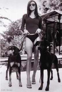 Victoria Beckham feet photo thumbnail