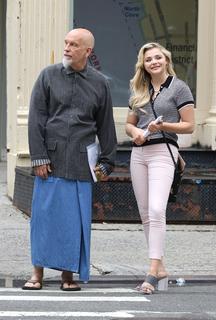 Chloë Grace Moretz feet photo thumbnail