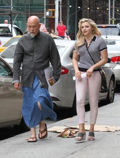 Chloë Grace Moretz feet photo thumbnail