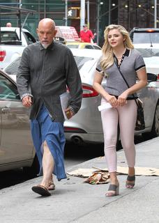 Chloë Grace Moretz feet photo thumbnail