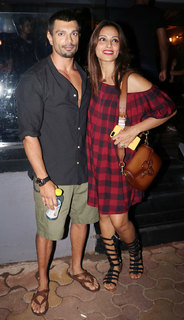 Bipasha Basu feet photo thumbnail