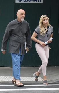 Chloë Grace Moretz feet photo thumbnail