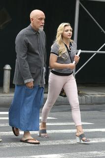 Chloë Grace Moretz feet photo thumbnail