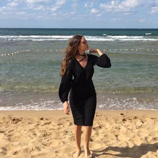 Esra Bilgiç feet photo 3