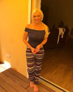 Daniela Katzenberger feet photo thumbnail