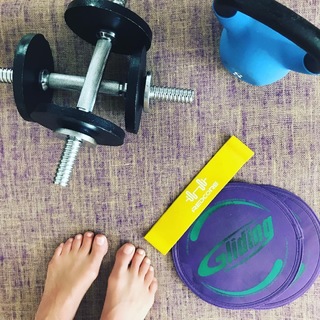 Melanie Sykes feet photo thumbnail
